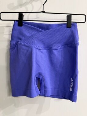 DIDASFIT Women's High-Rise booty scrunch Athletic shorts — Vivid Purple